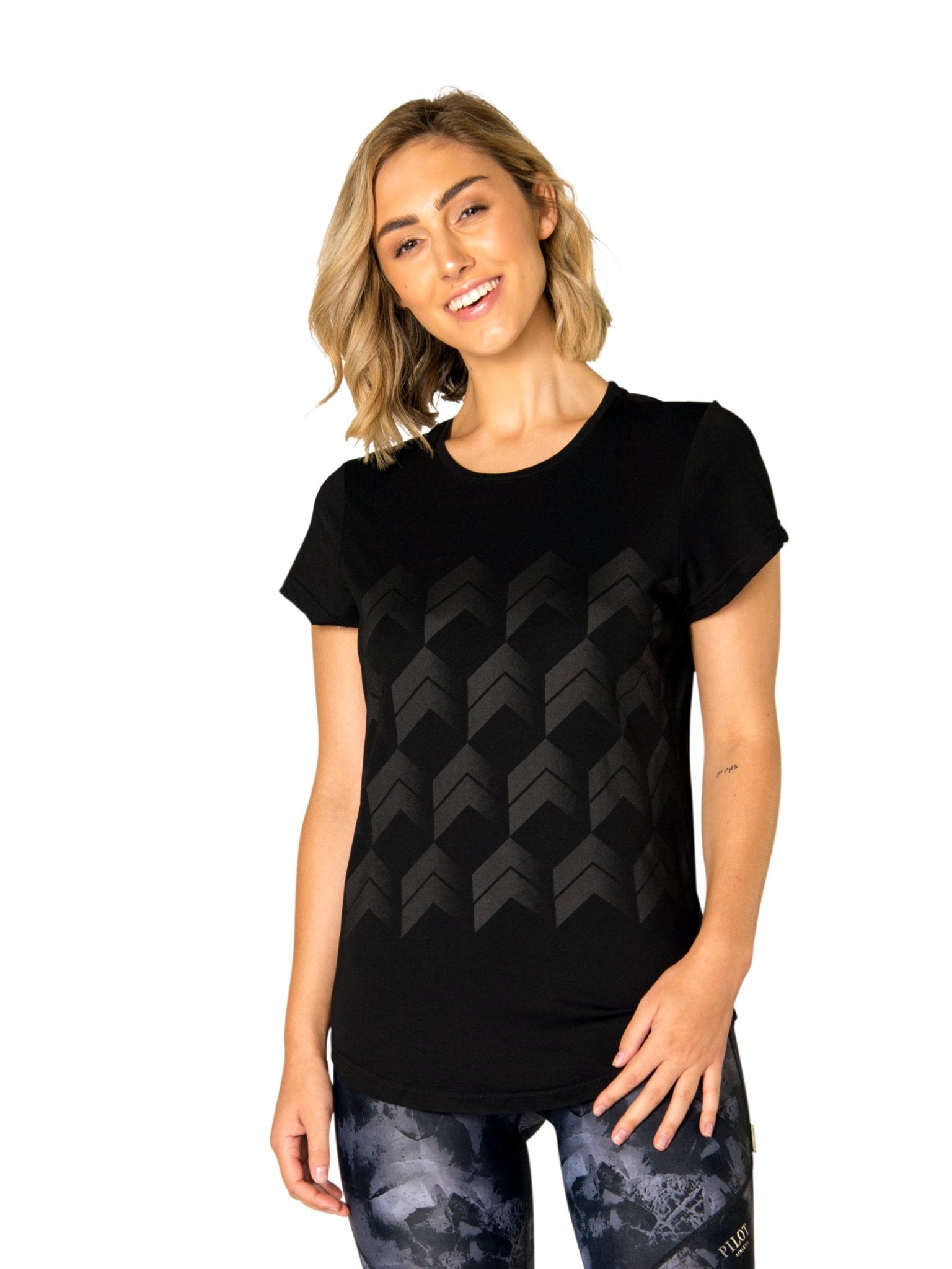 JEAN CHEVRON-REPEAT SCOOPED TEE - BLACK